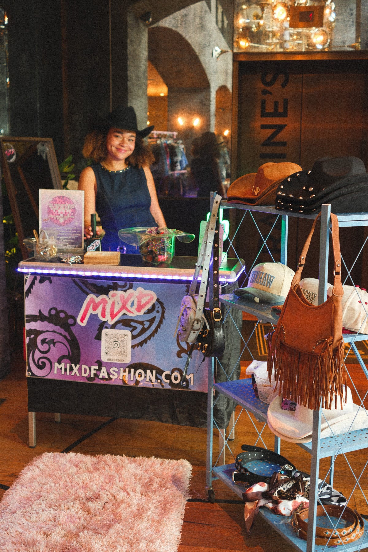 Book Mixd | Private Shopping + Boot Top Bar